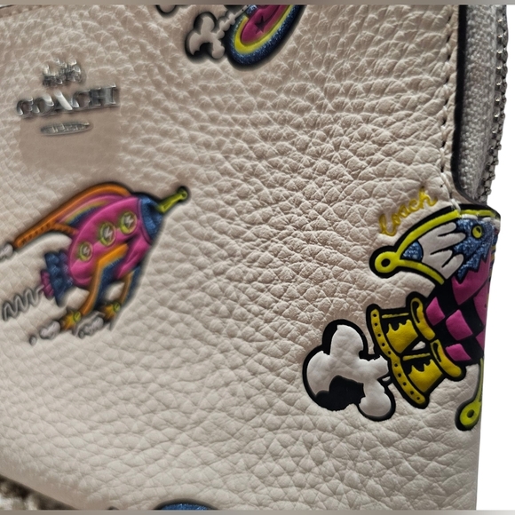 Coach Corner Zip Wristlet In Cosmic Rocket Print, Pebble Leather, New W/out Tags - Picture 3 of 5